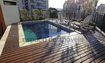 Imagem 2: Cobertura espaçosa em rua tranquila e arborizada