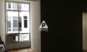 Imagem 2: Na Glória: excelente apartamento de 2 quartos, com dependências, próximo ao Metrô