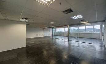 Imagem 3: Sala comercial para locação em Alphaville com infraestrutura pronta para ocupação imediata