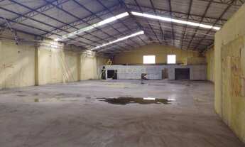 Imagem 4: Amplo galpão em avenida movimentada