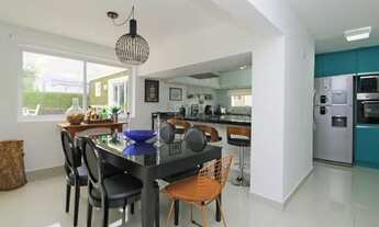 Imagem 6: Casa a venda no bairro Guarujá com 4 dormitórios, piscina e salão de festas