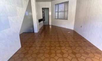 Imagem: Alugo casa no centro 2/4 garagem rua Geruzinho