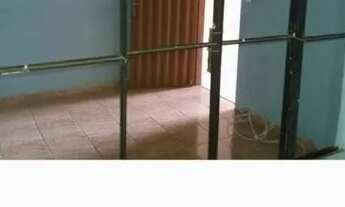 Imagem 3: Aluga - se casa de fundo ler anúncio