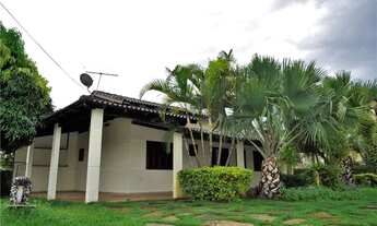 Imagem 4: Construído em um lote de 1000 m2, este imóvel é composto de uma casa com dois pavimentos e