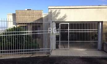 Imagem 2: Casa para Venda - 485m², 3 dormitórios, sendo 1 suites, 4 vagas - Teresópolis