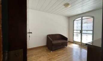 Imagem 2: Casa à venda com quatro quartos, sendo uma suíte