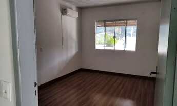 Imagem 3: Casa com piscina e salão de festas