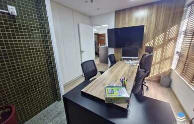 Imagem 8: Conjunto de salas com total de 64m2 no Funcionários com 2 vagas de garagem