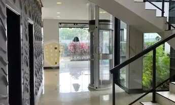 Imagem 2: Sobrado no condomínio Alto Padrão, com 380 m², 5 Quartos, sendo 5 suítes, sendo uma suíte