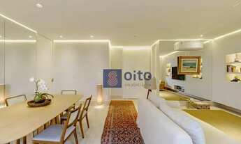 Imagem 3: Este encantador apartamento de 160m², situado no coração do Itaim Bibi, oferece uma combin