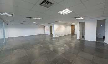 Imagem 2: Sala comercial para locação em Alphaville com infraestrutura pronta para ocupação imediata