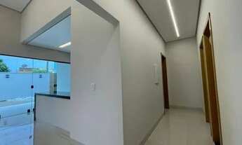 Imagem 2: Casa a venda. R$830.000<br><br>337 m² totais<br><br>3 quartos<b