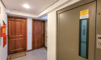 Imagem 3: Apartamento Último Andar 1 dormitório ,sol norte, sacada com churrasqueira , garagem e ele