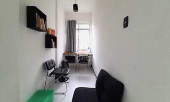 Imagem 6: Original sala quarto reformadíssimo com vista verde em Copacabana!!!