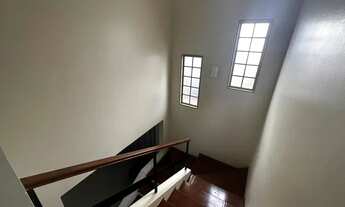 Imagem 6: Sobrado para aluguel e venda tem 298 metros quadrados com 5 quartos