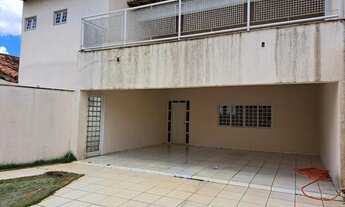 Imagem 2: Casa para aluguel com 250 metros quadrados com 4 quartos em Santa Mônica - Uberlândia - MG