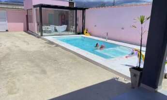 Imagem: Casa moderna, quintal amplo e seguro ideal