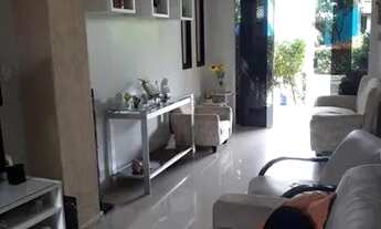 Imagem 3: Casa de condomínio para venda possui 236 metros quadrados com 5 quartos