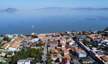 Imagem 5: Amplo Terreno a Venda no Sambaqui com 720m² e Matrícula