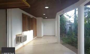 Imagem 5: Casa em Porto Alegre, no bairro Restinga, com 4 dormitório(s), e 4 banheiros, à