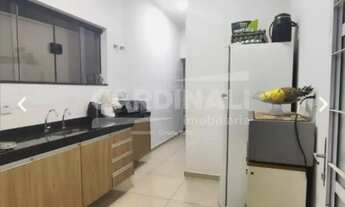 Imagem 3: Casa com excelente localização, próximo a supermercados e comércios