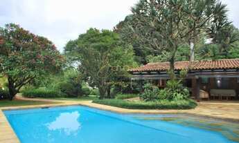 Imagem 2: Linda casa, estilo Colonial classico, muito jardim, piscina, localizaçao previlegiada