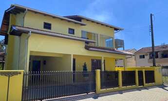 Imagem: LINDA CASA COM AMPLO TERRENO!!!