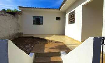 Imagem: Aluga-se casa aos fundos