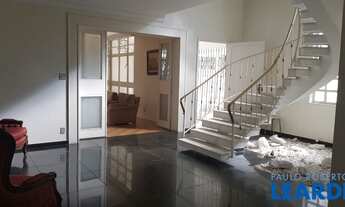 Imagem: CASA ASSOBRADADA - PLANALTO PAULISTA - SP