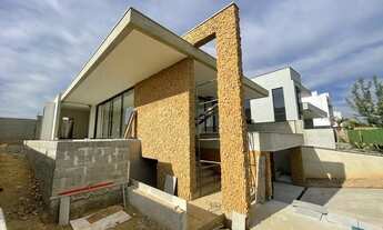 Imagem 5: Casa c/ Vista Perfeita. Ampla. Arejada. Piscina. Projeto p/ Elevador. Suíte Mster de Cinem