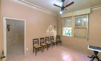 Imagem: Apartamento térreo com dois quartos e dependência