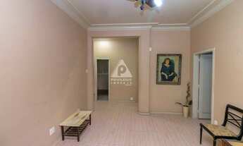 Imagem 7: Apartamento térreo com dois quartos e dependência completa no Flamengo!