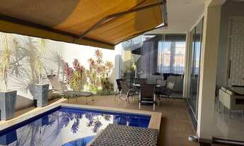 Imagem 2: Casa de condomínio para venda possui 290 metros quadrados com 4 quartos