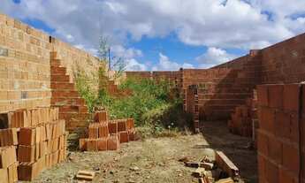 Imagem 4: Terreno em construção