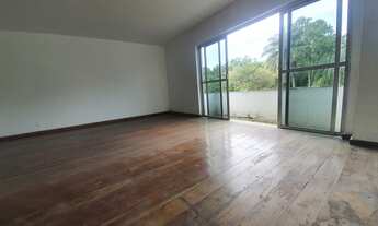 Imagem 3: CASA MARAVILHOSA de frente para o Jardim Botânico, com vista para a copa das árvores!