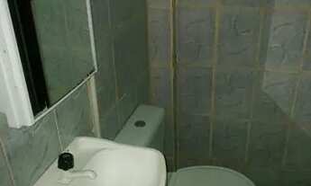 Imagem 6: Aluga-se uma kitnet com uma área grande e murada com portão