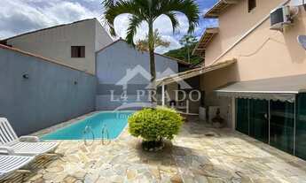 Imagem 2: Casa à venda em Corrêas, Petrópolis/RJ, em excelente localização com 4 quartos