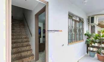 Imagem 4: Casa ampla de 2 pavimentos com 4 dormitórios, 1 suite e 4 vagas no bairro Santa Tereza!