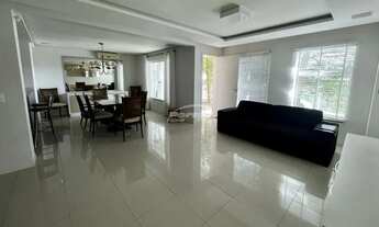 Imagem 3: Casa disponível com 4 quartos sendo 4 suítes para locação no bairro Água Verde - . Blumena