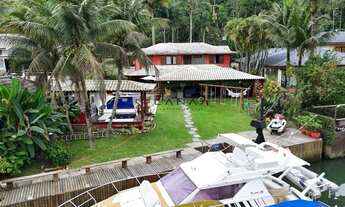 Imagem: Casa de canal no Porto Frade em Angra dos
