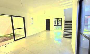 Imagem 4: Sobrado para Venda em Curitiba, Novo Mundo, 3 dormitórios, 1 suíte, 2 banheiros, 3 vagas