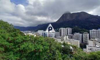 Imagem 2: 4 quartos, área de laser, piscina, churrasqueira, sauna, dependências completas e 2 vagas