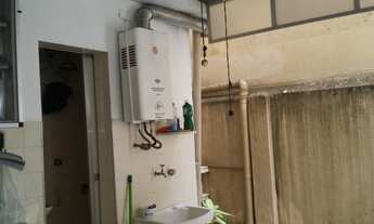 Imagem 7: Oportunidade. Apartamento com sala em dois ambientes, três quartos bem espaçosos e com