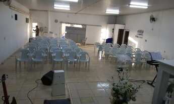 Imagem: Aluga-se galpão no modelo de igreja completo