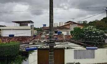 Imagem 2: Estou vendendo as duas casas, térrea e outra no 1° andar. Entradas independentes por um va