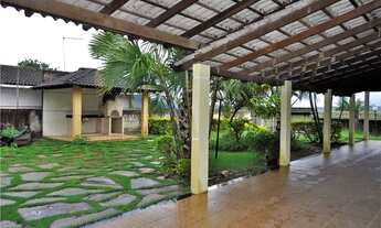 Imagem 6: Construído em um lote de 1000 m2, este imóvel é composto de uma casa com dois pavimentos e