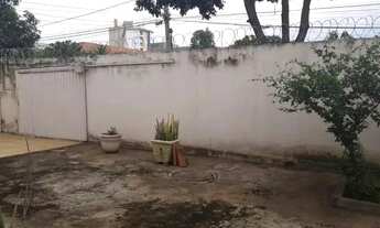 Imagem 3: Casa para Venda em Goiânia, Jardim América, 4 dormitórios, 1 suíte, 2 banheiros, 2 vagas
