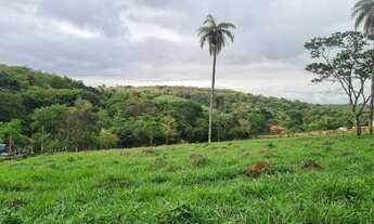 Imagem 4: Chácara com lagoa passando nos fundos