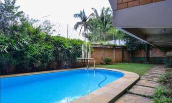 Imagem 2: Casa de 680m², com 5 dormitórios (4 Suítes), 4 banheiros e 4 vagas na região de Cidade Jar