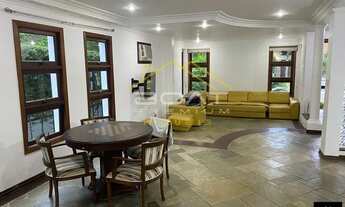 Imagem 4: Casa de condomínio para aluguel e venda possui 638 metros quadrados com 5 quartos